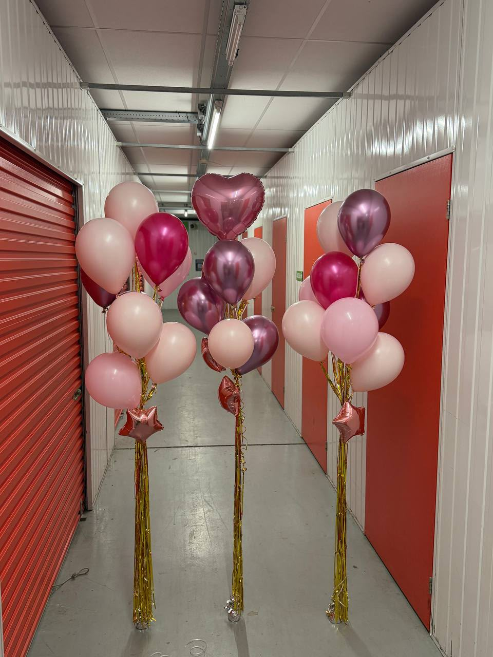 Heliumballonboog bij de entree van een kinderfeestje in Rotterdam